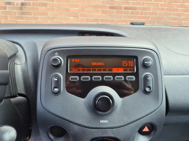 Toyota Aygo 1.0 VVT-i x-fun Airco, Lmv, NAP 2018 Benzine 15