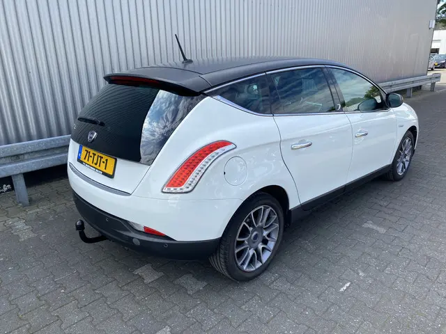 Lancia Delta 1.4 M.air Silver 2012 Benzine 2