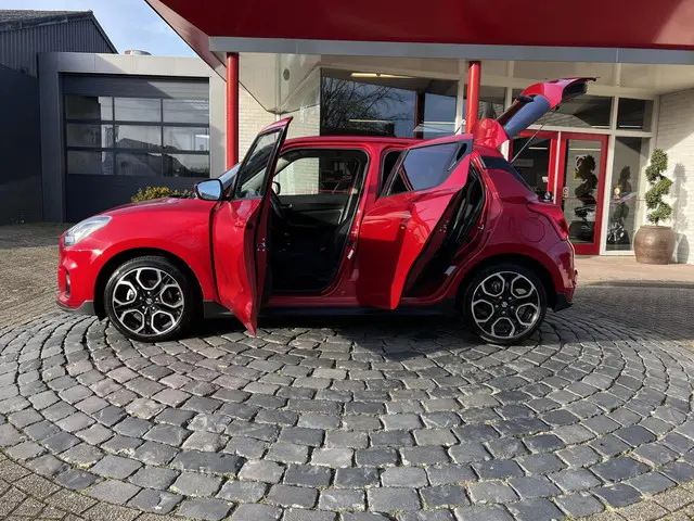 Suzuki Swift 1.4 Sport Smart Hybrid 2021 Benzine 27