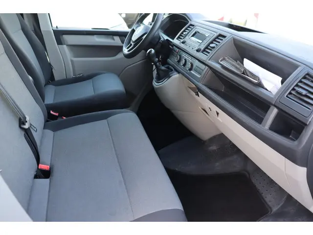 Volkswagen Transporter 2.0 TDI L1H1 Economy 2018 Diesel 8