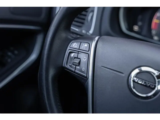 Volvo V40 T3 Automaat Inscription 2018 Benzine 25