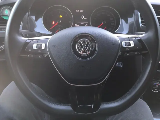 Volkswagen Golf 1.6 TDI Highline Business R 2017 Diesel 10