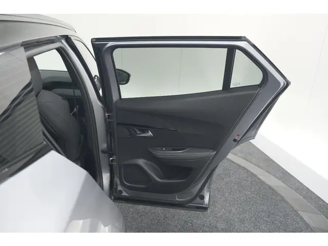 Peugeot 2008 PureTech 130 EAT8 GT 2024 Benzine 67
