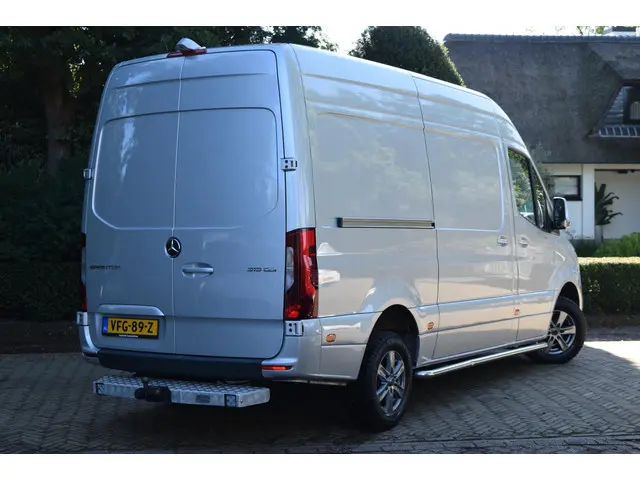 Mercedes-Benz Sprinter 2