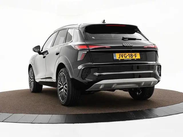 Audi Q3 1.5 200kW e-hybrid Pro line 272 PK 2026 Benzine 30