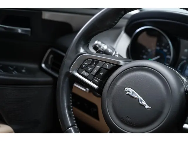 Jaguar XE 2.0 D Pure Leder Panorama 2018 Diesel 24