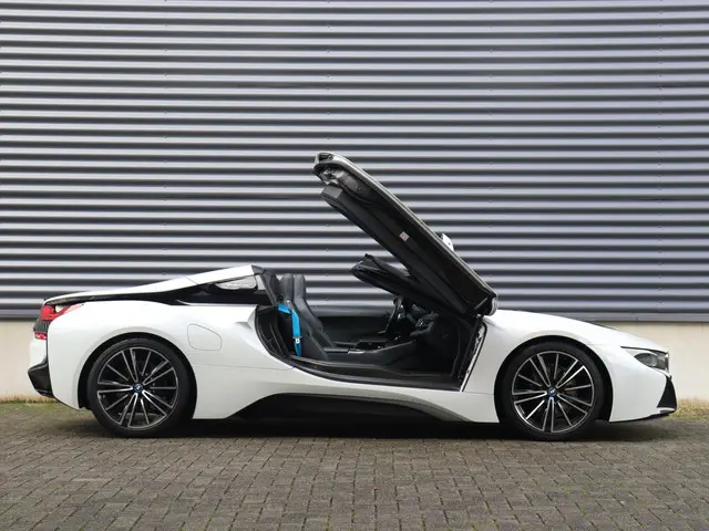 BMW i8 Roadster 2019 Hybride Benzine 12