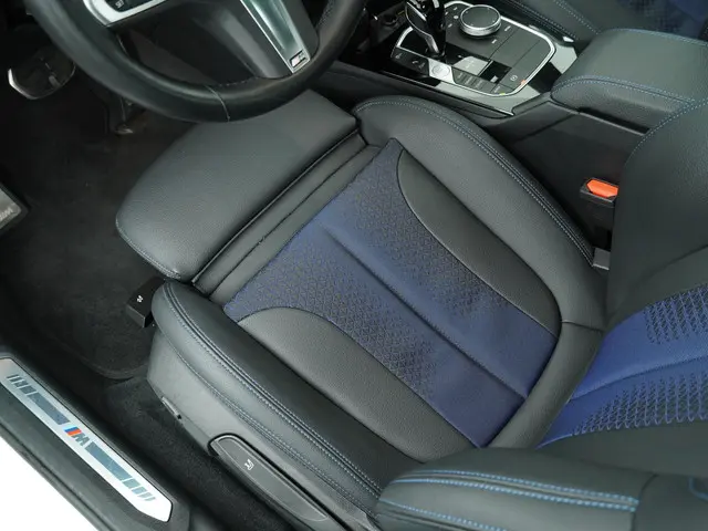 BMW 1 Serie 120i Executive 2022 Benzine 13