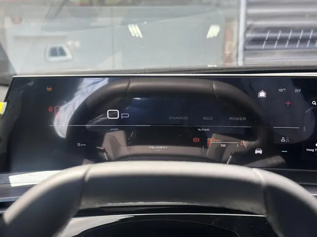 Peugeot 5008 1.2 Hybrid 145 Allure 2025 Hybride Benzine 29