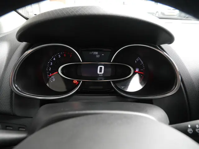 Renault Clio Estate 0.9 TCe Limited 2017 Benzine 15