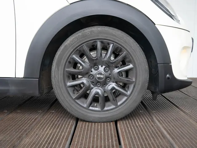 MINI 5-Deurs One 2019 Benzine 6