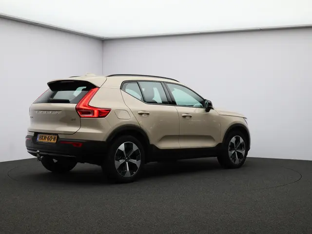 Volvo XC40 2.0 B4 Plus Dark 2025 Benzine 2