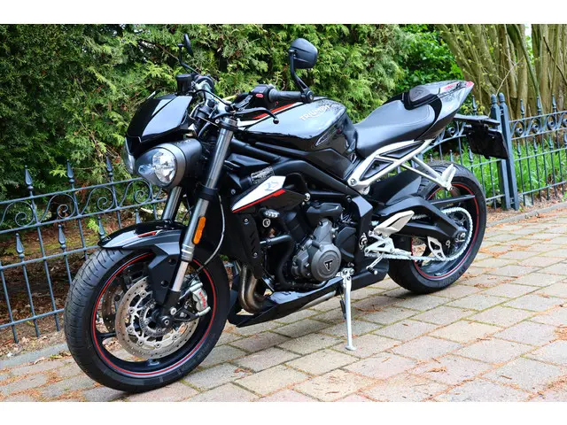 Triumph Street Triple 2