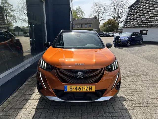 Peugeot e-2008 EV GT Pack 136 PK 2022 Elektrisch 2