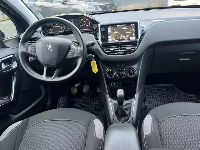 Peugeot 208 1.2 PureTech Blue Lion 2017 Benzine 14