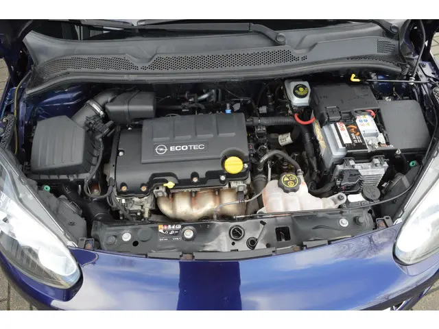 Opel ADAM 1.2 airco , cruise control 2016 Benzine 10