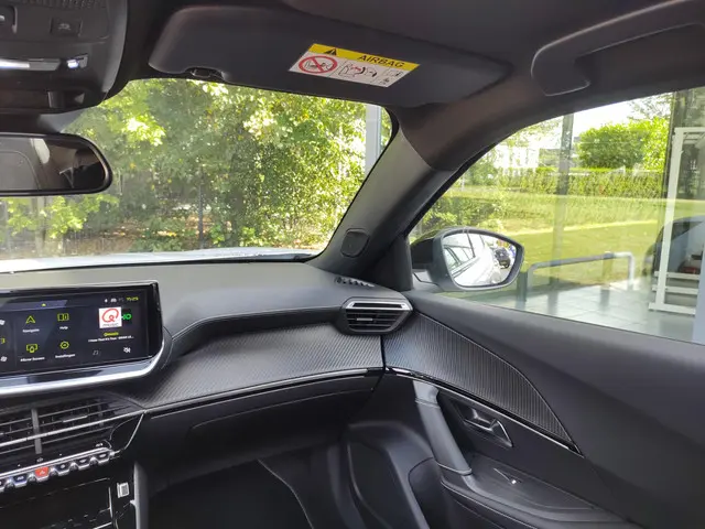 Peugeot 2008 1.2 Hybrid 145 GT 2025 Hybride Benzine 21