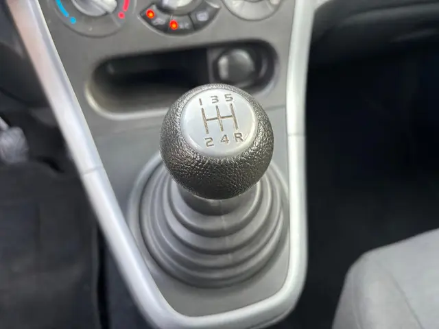 Suzuki Splash 1.0 VVT Exclusive EASSS 2012 Benzine 25