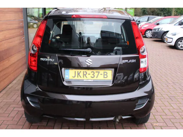 Suzuki Splash 1.0 VVT Comfort 2012 Benzine 10