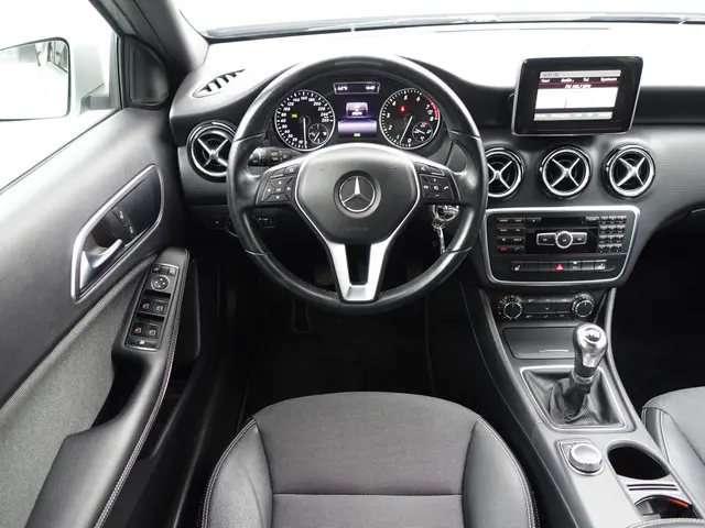 Mercedes-Benz A-Klasse 180 Prestige AMG- 2013 Benzine 6