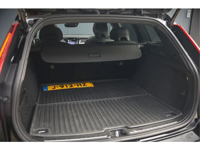 Volvo V60 2.0 B3 R-Design 2020 Hybride Benzine 63