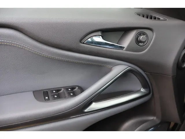 Opel Zafira Tourer 1.4 Cosmo Trekhaak 2013 Benzine 20