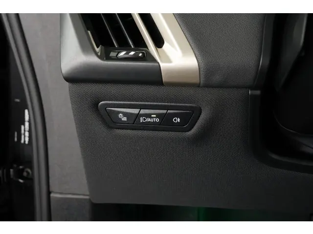 BMW iX xDrive50 Sport SKY 112 kWh 2023 Elektrisch 32