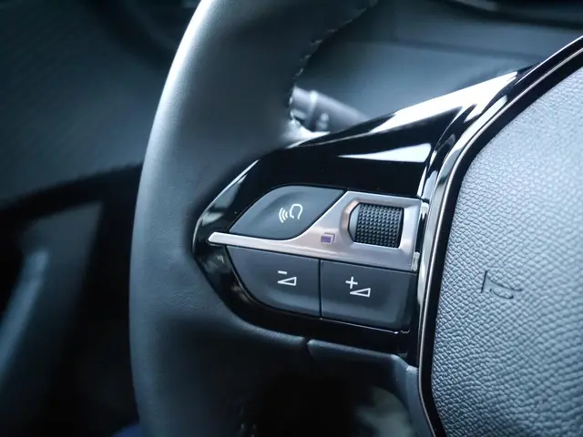 Peugeot 2008 1.2 Hybrid 145 Allure 2025 Hybride Benzine 21