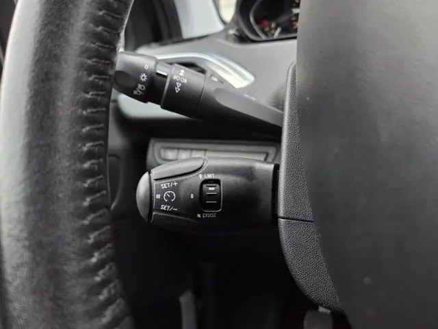 Peugeot 2008 1.2 PureTech Active 2015 Benzine 20