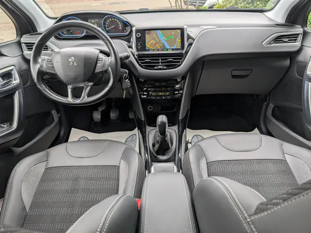 Peugeot 2008 1.2 PureTech Allure 2018 Benzine 4