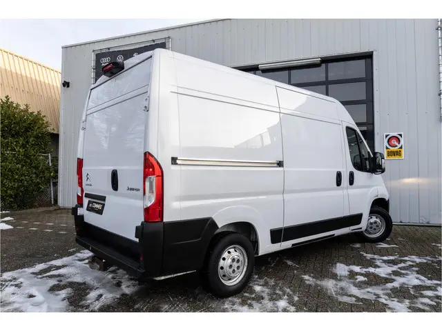 Citroën Jumper 2.2 BlHDi 140PK L2H2 33 2022 Diesel 3