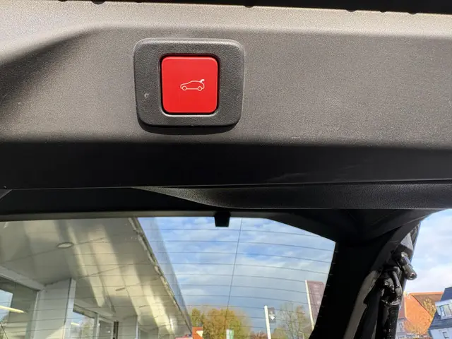 Peugeot 3008 1.2 Hybrid 145 GT 2025 Hybride Benzine 19