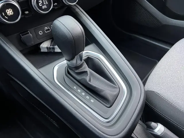 Mitsubishi Colt 1.6 HEV Intense 2024 Hybride Benzine 22