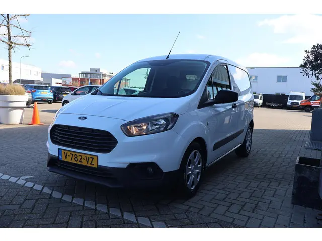 Ford Transit Courier 1.5 TDCI Trend 2019 Diesel 9