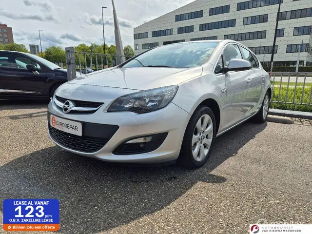 Opel Astra 1.4 Turbo Blitz 2015 Benzine