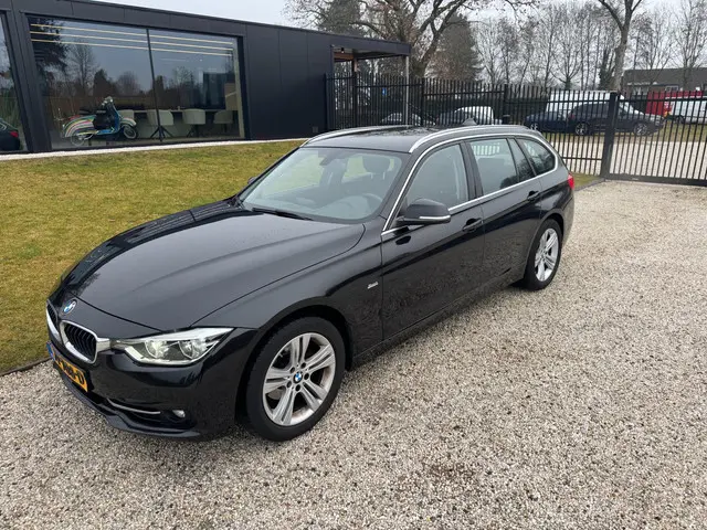 BMW 3 Serie Touring 318i Executive 2017 Benzine 2