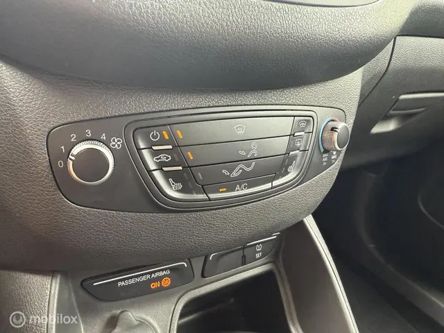 Ford Tourneo Courier Titanium 2016 Benzine 13