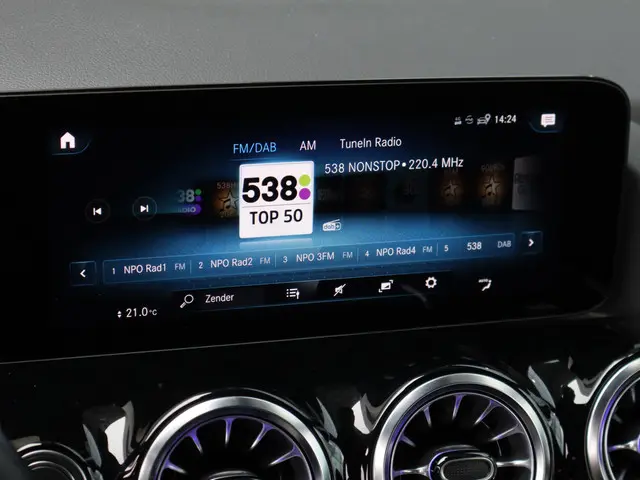 Mercedes-Benz GLA 250 e AMG Line 2021 Hybride Benzine 26