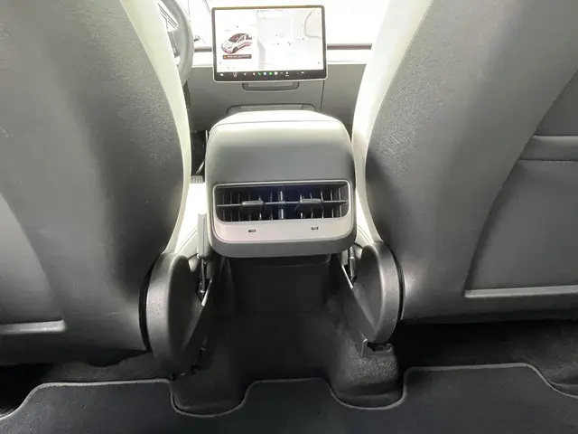 Tesla Model Y Long Range AWD 75 kWh 2023 Elektrisch 32