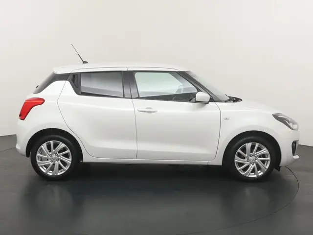 Suzuki Swift 1.2 Select Smart Hybrid 2022 Benzine 6