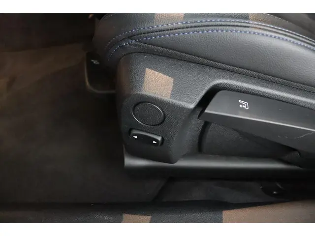 BMW 3 Serie 330i High Executive 2020 Benzine 23