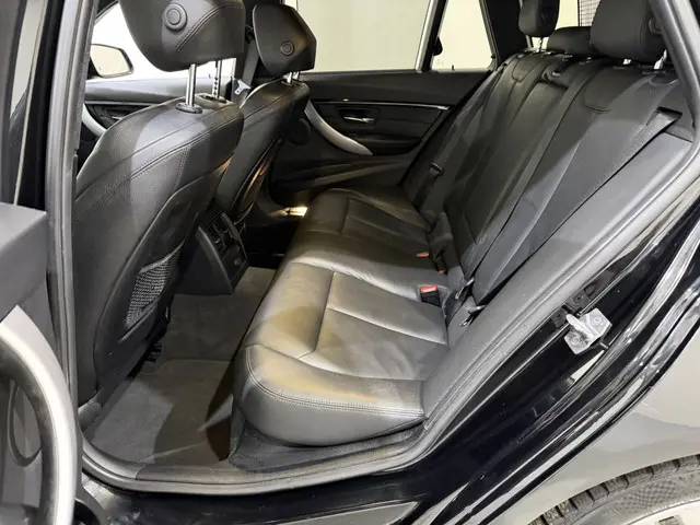 BMW 3 Serie Touring 318i M Sport Aut8 2019 Benzine 39