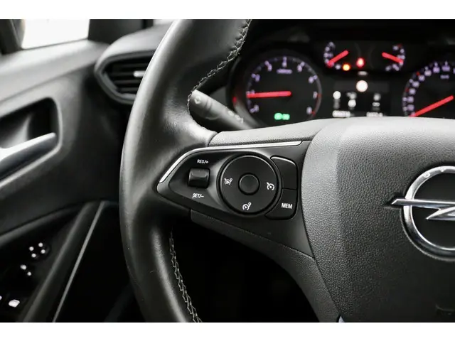 Opel Crossland X 1.2 Innovation zwart 2018 Benzine 23