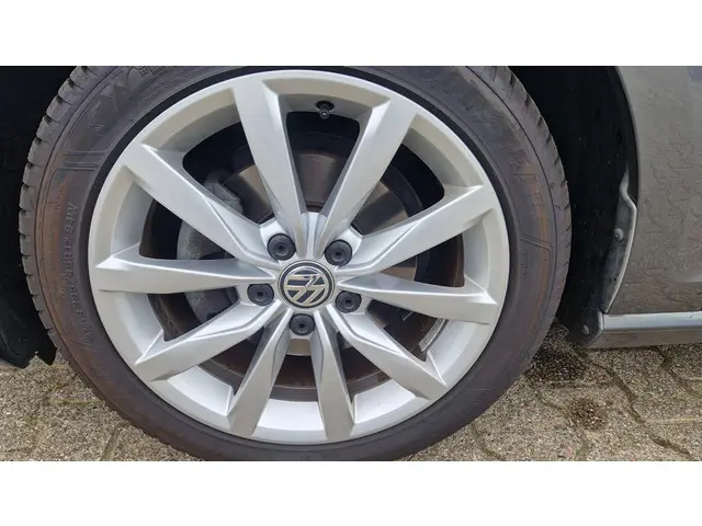 Volkswagen Golf 1.5 TSI Highline 2019 Benzine 25