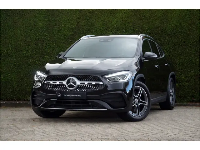 Mercedes-Benz GLA GLA 250 4M AMG Line 2020 Benzine 12