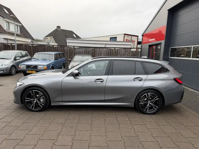 BMW 3 Serie Touring 330i xDrive M-Sport 2025 Benzine 4