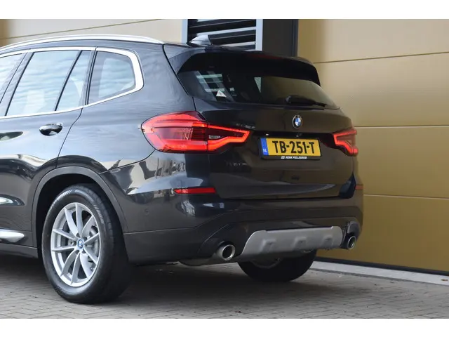 BMW X3 xDrive20i High Executive 2018 Benzine 7