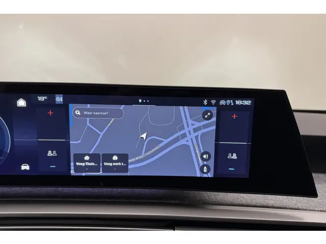 Peugeot e-3008 Allure 73 kWh 2024 Elektrisch 24