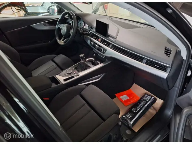 Audi A4 Ultra sport 2018 Benzine 7