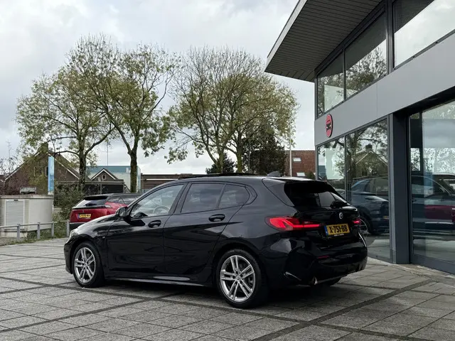 BMW 1 Serie 118i Aut. M-Sport 2023 Benzine 4